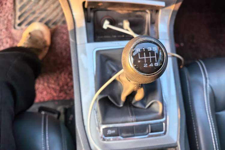 Used Roewe RX5 2018 20T Two-Wheel Drive Manual Flagship Edition Gear Lever