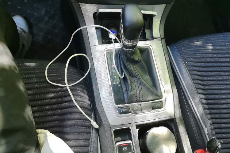 Used Roewe RX5 2018 20T Two-Wheel Drive Automatic Internet Smart Luxury Edition Gear Lever