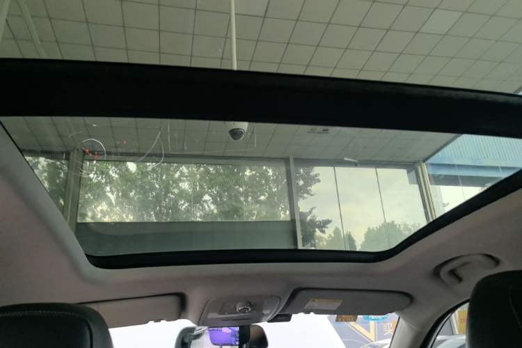 Used Roewe RX5 2018 20T Two-Wheel Drive Manual Internet Smart Edition Headliner