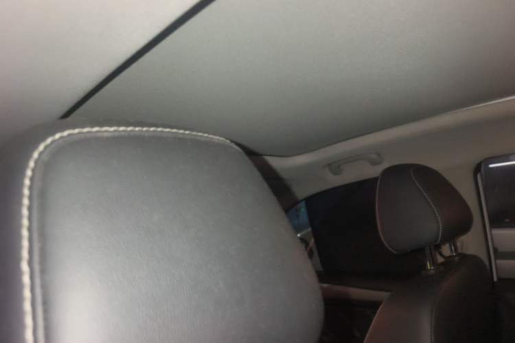 Used Roewe RX5 2018 20T Two-Wheel Drive Automatic Flagship Edition Headliner