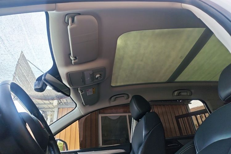 Used Roewe RX5 2018 30T Two-Wheel Drive Automatic Internet Platinum Edition Headliner