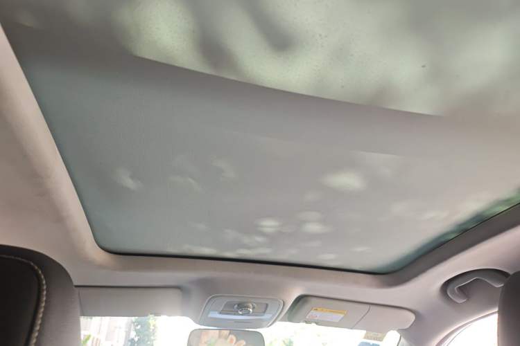 Used Roewe RX5 2018 20T Two-Wheel Drive Automatic Internet Smart Luxury Edition Headliner