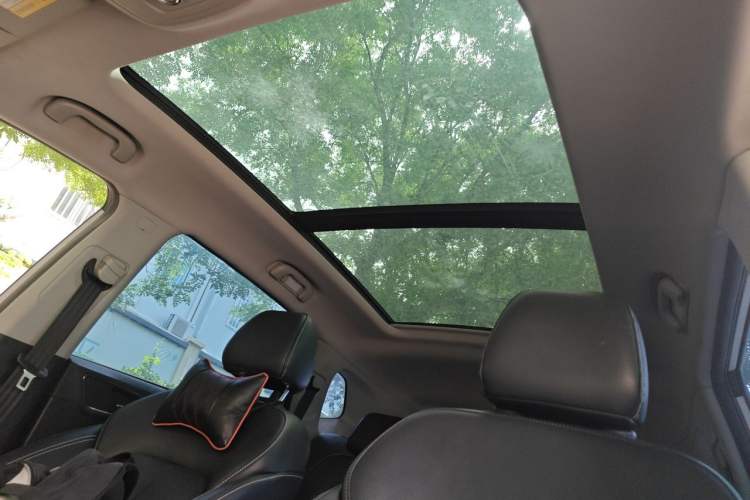 Used Roewe RX5 2018 20T Two-Wheel Drive Automatic Internet Smart Edition Headliner