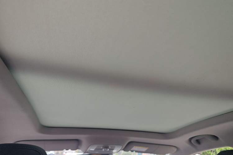 Used Roewe RX5 2018 20T Two-Wheel Drive Automatic Flagship Edition Headliner