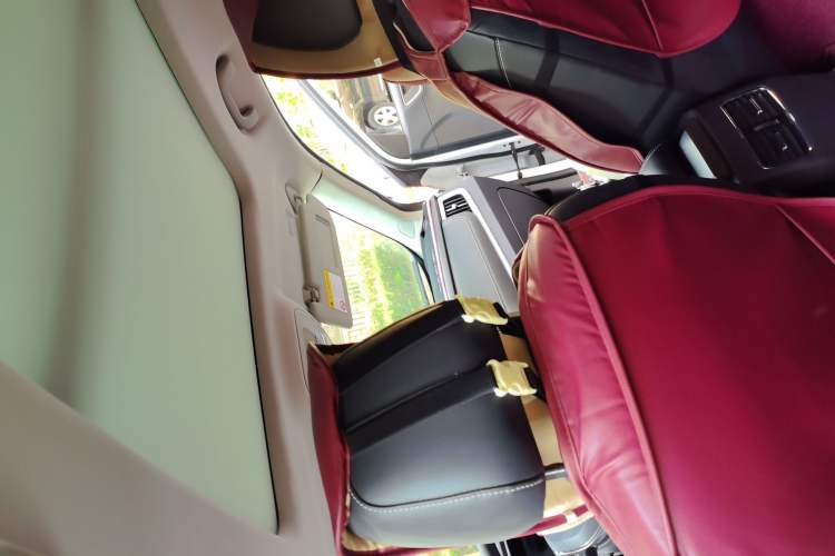 Used Roewe RX5 2018 20T Two-Wheel Drive Manual Internet Smart Edition Headliner