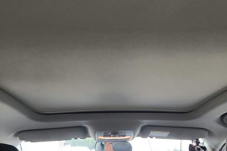 Used Roewe RX5 2018 20T Two-Wheel Drive Manual Flagship Edition Headliner