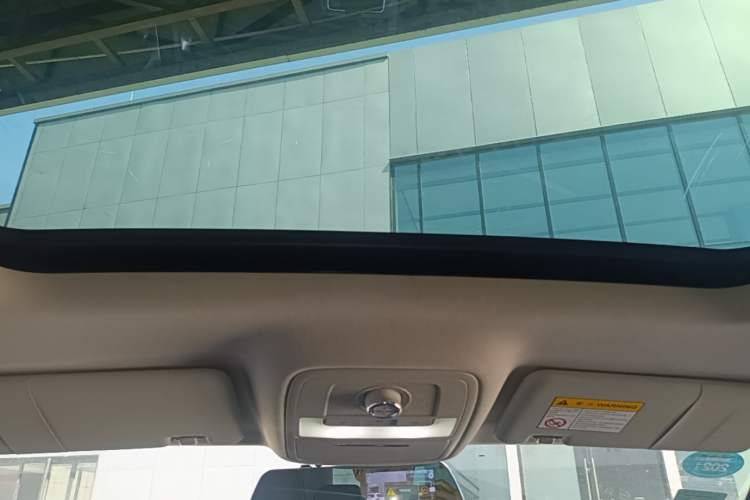 Used Roewe RX5 2018 20T Two-Wheel Drive Automatic Internet Smart Luxury Edition Headliner
