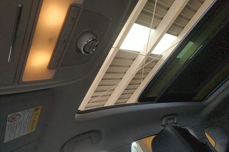 Used Roewe RX5 2018 20T Two-Wheel Drive Automatic Internet Smart Edition Headliner