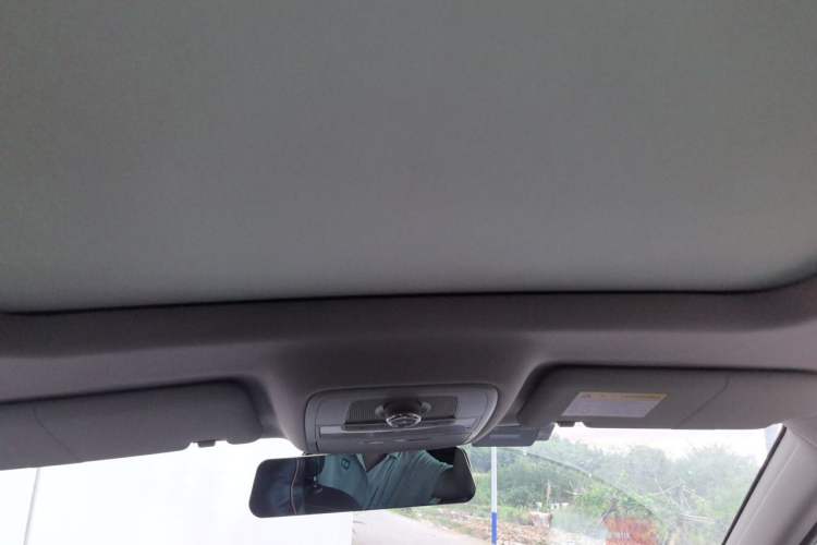 Used Roewe RX5 2018 20T Two-Wheel Drive Automatic Internet Smart Edition Headliner