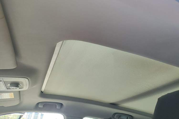 Used Roewe RX5 2018 20T Two-Wheel Drive Automatic Flagship Edition Headliner