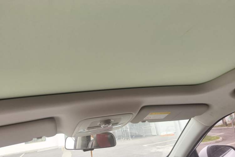 Used Roewe RX5 2018 20T Two-Wheel Drive Automatic Internet Smart Edition Headliner