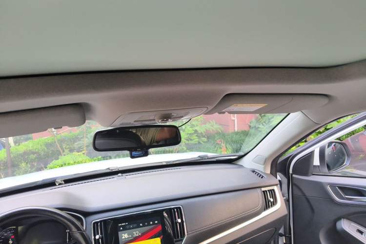 Used Roewe RX5 2018 30T Two-Wheel Drive Automatic Internet Platinum Edition Headliner