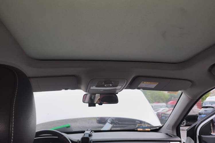 Used Roewe RX5 2018 20T Two-Wheel Drive Automatic Internet Smart Edition Headliner