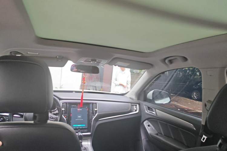 Used Roewe RX5 2018 20T Two-Wheel Drive Automatic Internet Smart Edition Headliner