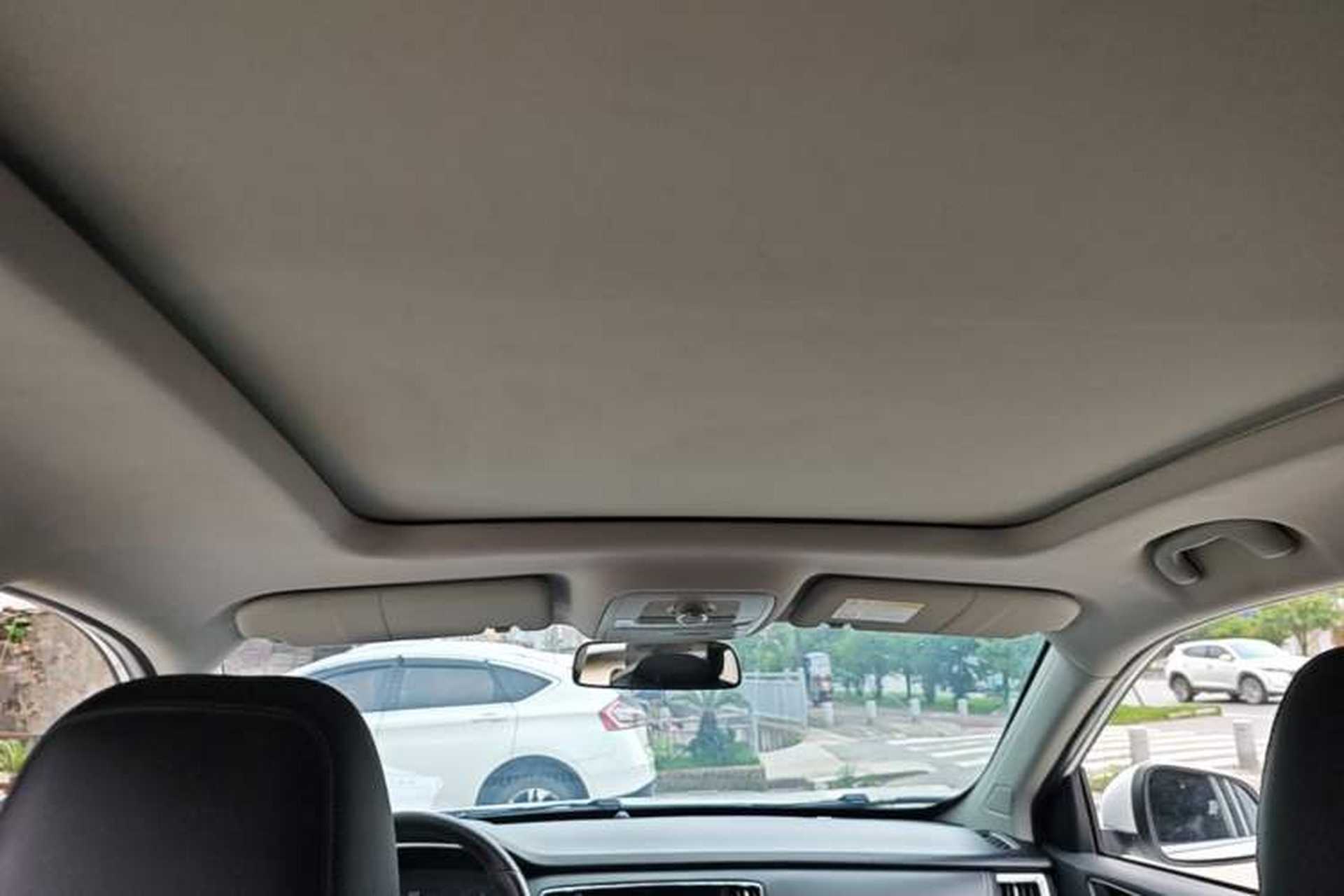 Used Roewe RX5 2018 20T Two-Wheel Drive Automatic Flagship Edition Headliner