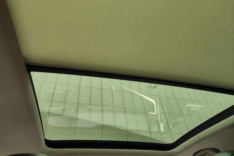 Used Roewe RX5 2018 30T Two-Wheel Drive Automatic Internet Smart Edition Headliner