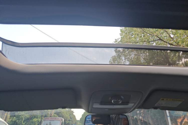 Used Roewe RX5 2018 20T Two-Wheel Drive Automatic Internet Smart Edition Headliner