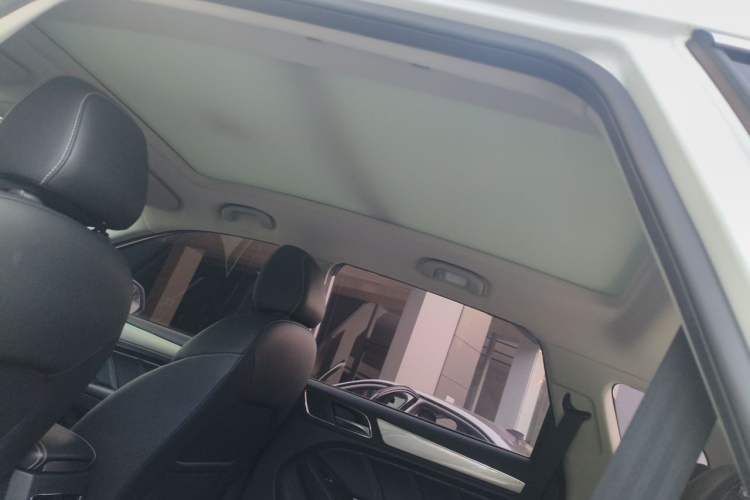 Used Roewe RX5 2018 20T Two-Wheel Drive Automatic Internet Smart Edition Headliner