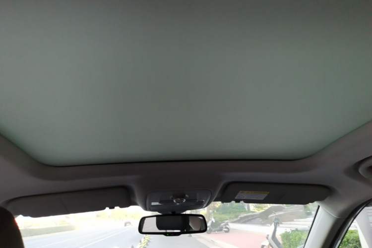 Used Roewe RX5 2018 30T Two-Wheel Drive Automatic Internet Platinum Edition Headliner