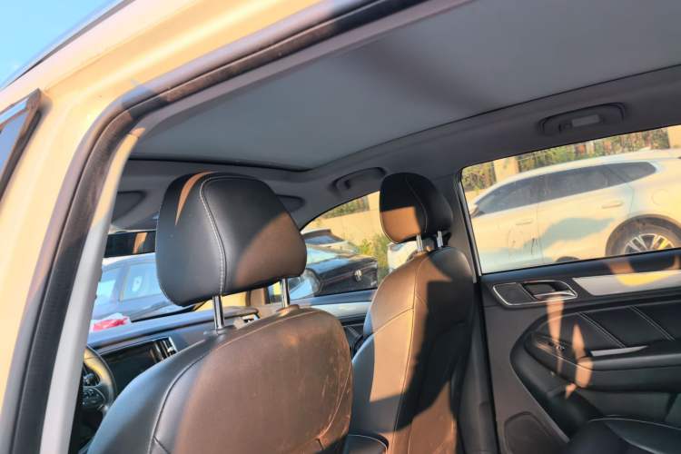 Used Roewe RX5 2018 20T Two-Wheel Drive Manual Flagship Edition Headliner