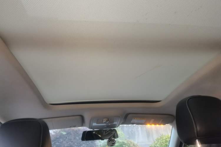 Used Roewe RX5 2018 20T Two-Wheel Drive Manual Flagship Edition Headliner