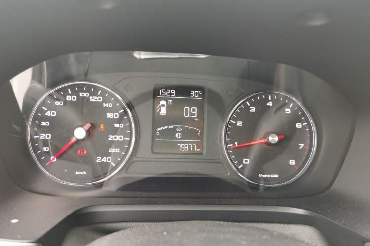 Used Roewe RX5 2018 20T Two-Wheel Drive Manual Internet Smart Edition Instrument Cluster