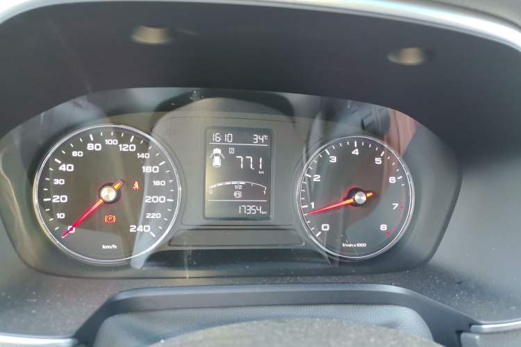 Used Roewe RX5 2018 20T Two-Wheel Drive Manual Internet Smart Edition Instrument Cluster