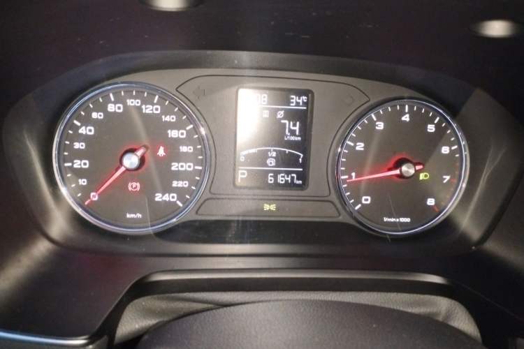 Used Roewe RX5 2018 20T Two-Wheel Drive Automatic Internet Smart Edition Instrument Cluster