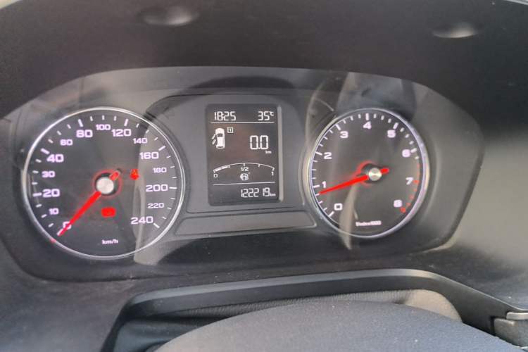 Used Roewe RX5 2018 20T Two-Wheel Drive Manual Internet Smart Edition Instrument Cluster