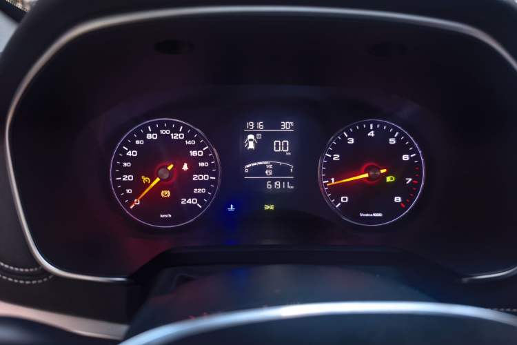 Used Roewe RX5 2018 20T Two-Wheel Drive Manual Internet Elite Edition Instrument Cluster