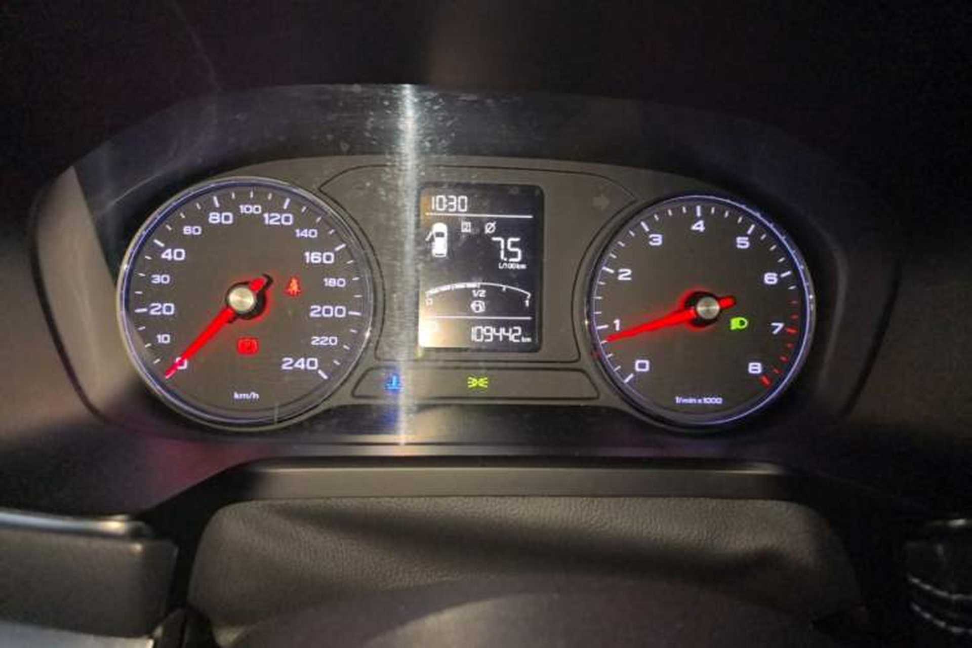 Used Roewe RX5 2018 20T Two-Wheel Drive Automatic Flagship Edition Instrument Cluster