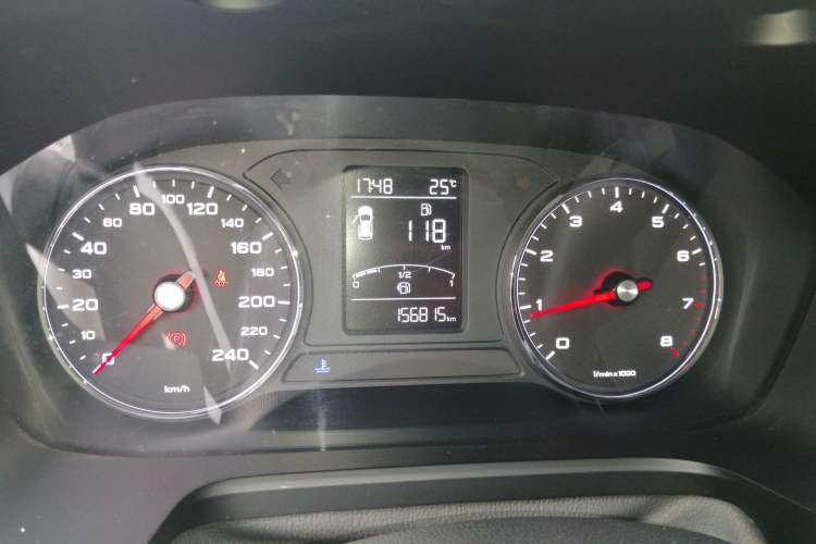 Used Roewe RX5 2018 20T Two-Wheel Drive Manual Internet Smart Edition Instrument Cluster