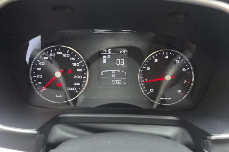 Used Roewe RX5 2018 20T Two-Wheel Drive Manual Internet Smart Edition Instrument Cluster