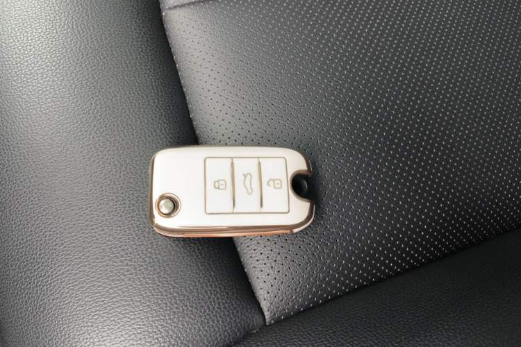 Used Roewe RX5 2018 20T Two-Wheel Drive Automatic Internet Smart Edition Interior 1