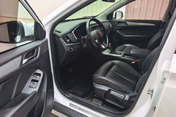 Used Roewe RX5 2018 20T Two-Wheel Drive Automatic Internet Smart Edition Interior 1