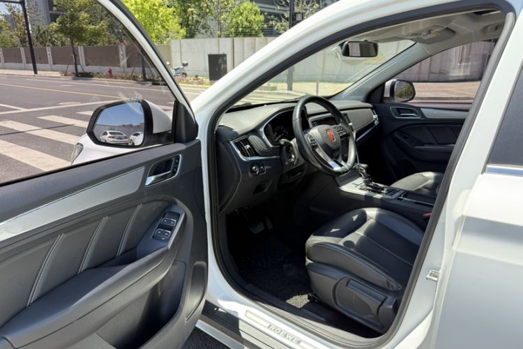 Used Roewe RX5 2018 20T Two-Wheel Drive Automatic Internet Smart Edition Interior 1
