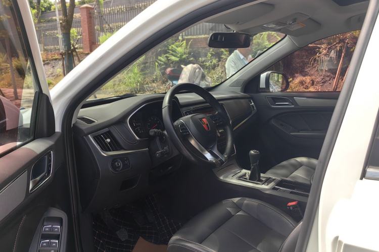 Used Roewe RX5 2018 20T Two-Wheel Drive Manual Flagship Edition Interior 1