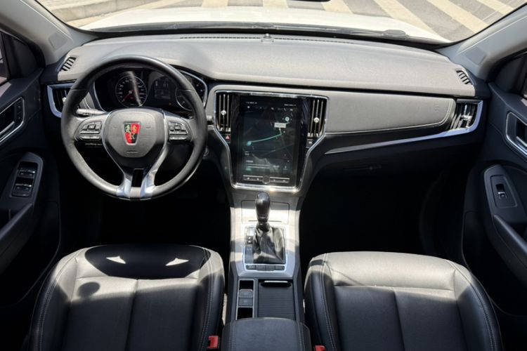 Used Roewe RX5 2018 20T Two-Wheel Drive Automatic Internet Smart Edition Interior 11