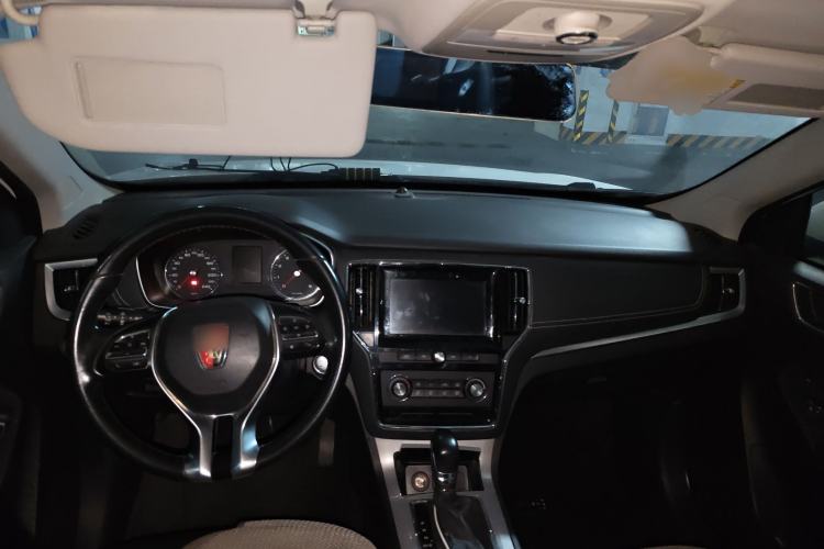 Used Roewe RX5 2018 20T Two-Wheel Drive Automatic Flagship Edition Interior 2