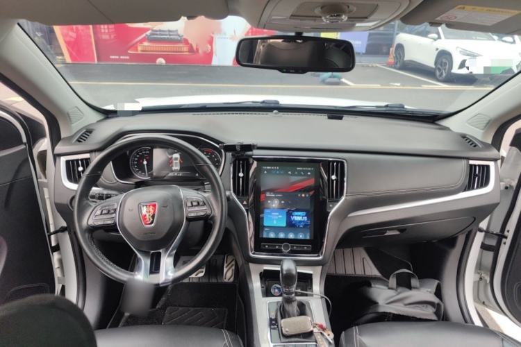 Used Roewe RX5 2018 30T Two-Wheel Drive Automatic Internet Smart Edition Interior 2