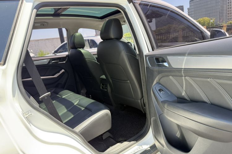Used Roewe RX5 2018 20T Two-Wheel Drive Automatic Internet Smart Edition Interior 2