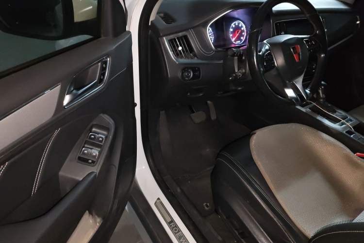 Used Roewe RX5 2018 20T Two-Wheel Drive Automatic Flagship Edition Interior 3