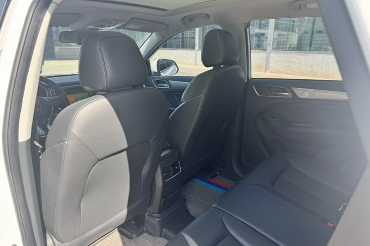 Used Roewe RX5 2018 20T Two-Wheel Drive Manual Flagship Edition Interior 3
