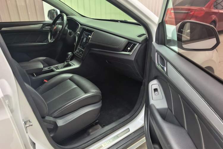 Used Roewe RX5 2018 20T Two-Wheel Drive Automatic Internet Smart Edition Interior 3