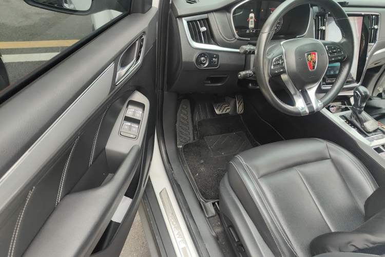 Used Roewe RX5 2018 30T Two-Wheel Drive Automatic Internet Smart Edition Interior 3