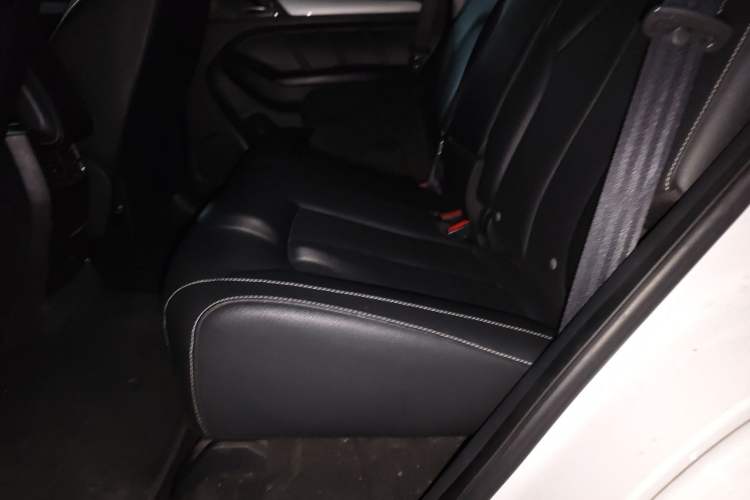 Used Roewe RX5 2018 20T Two-Wheel Drive Automatic Flagship Edition Interior 4