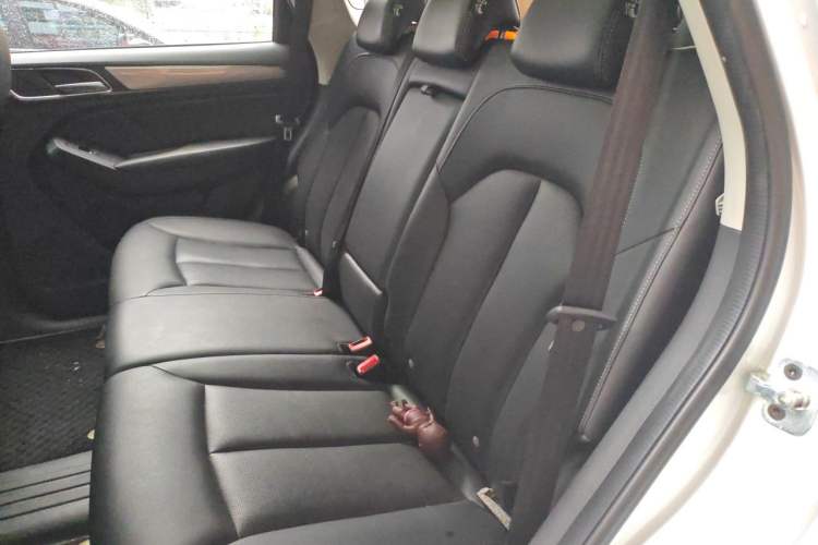Used Roewe RX5 2018 20T Two-Wheel Drive Automatic Internet Smart Edition Interior 4