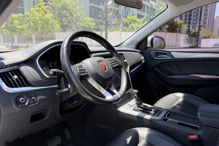 Used Roewe RX5 2018 20T Two-Wheel Drive Automatic Internet Smart Edition Interior 4
