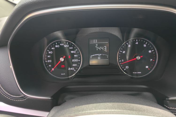 Used Roewe RX5 2018 20T Two-Wheel Drive Manual Flagship Edition Interior 5