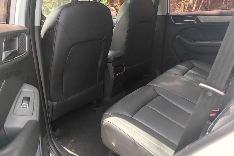 Used Roewe RX5 2018 20T Two-Wheel Drive Manual Flagship Edition Interior 6